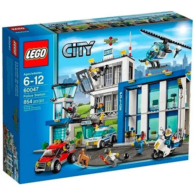 City. Estación de policía y 15