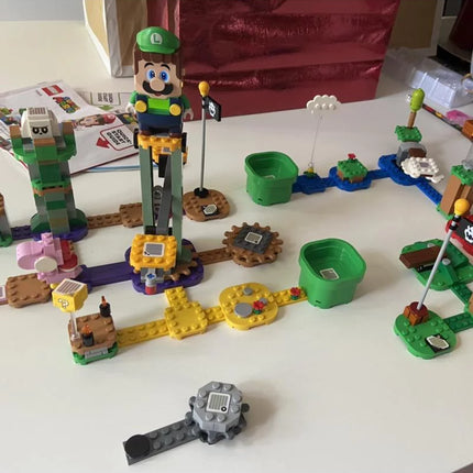 SUPER MARIO. LUIGI'S STARTER SET