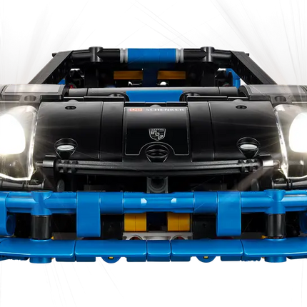 TECHNIC. Porsche GT4 performance race car