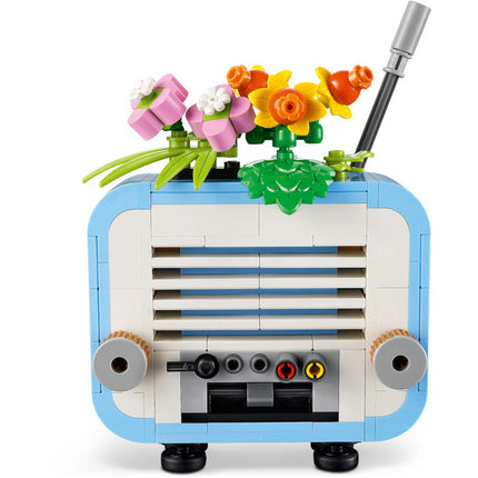 Creador. Record player with flowers